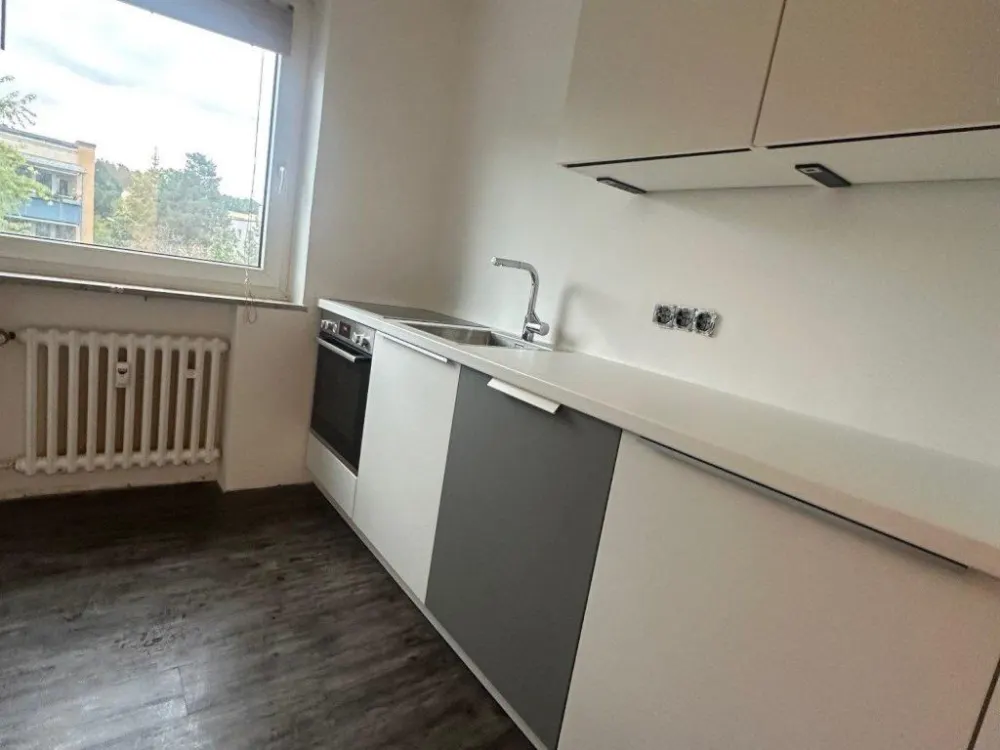 Helle, komplett sanierte 2-Zimmer-Wohnung (3. OG)