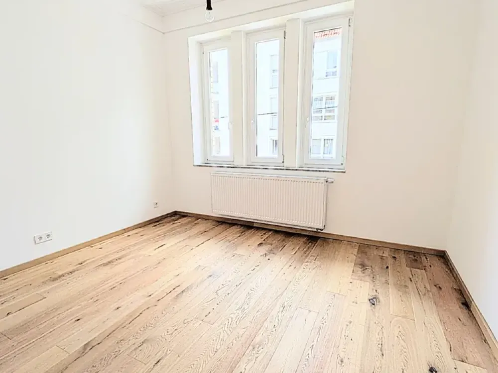*Schöne 3-Zi.-Obergeschoss-Wohnung ruhiger Lage von Bad Cannstatt. Erstbezug nach Modernisierung*