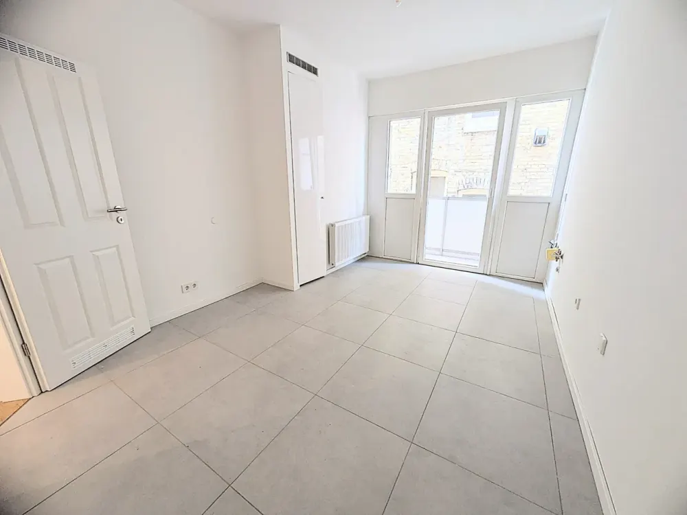 *Schöne 3-Zi.-Obergeschoss-Wohnung ruhiger Lage von Bad Cannstatt. Erstbezug nach Modernisierung*