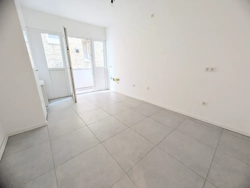 *Schöne 3-Zi.-Obergeschoss-Wohnung ruhiger Lage von Bad Cannstatt. Erstbezug nach Modernisierung*