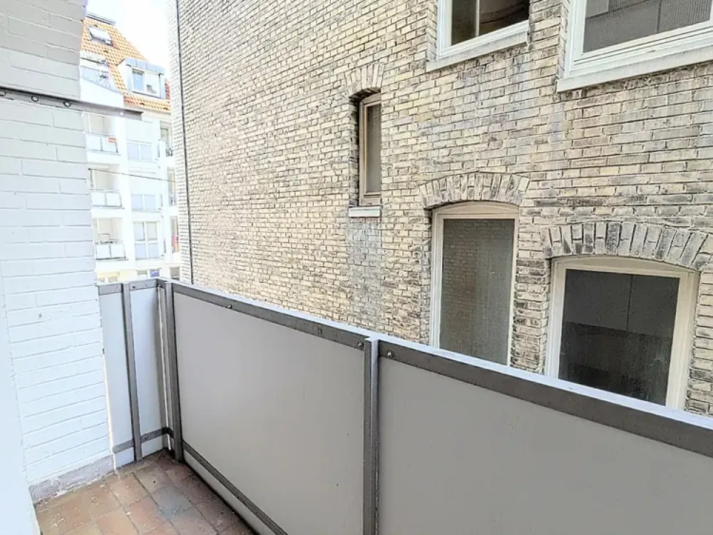 *Schöne 3-Zi.-Obergeschoss-Wohnung ruhiger Lage von Bad Cannstatt. Erstbezug nach Modernisierung*
