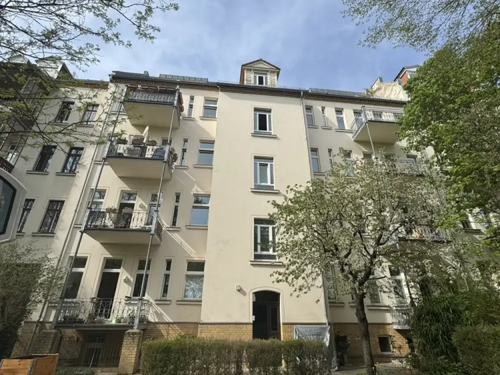 Bright Old Building Apartment in Prime Location!