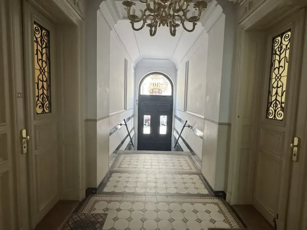 Bright Old Building Apartment in Prime Location!