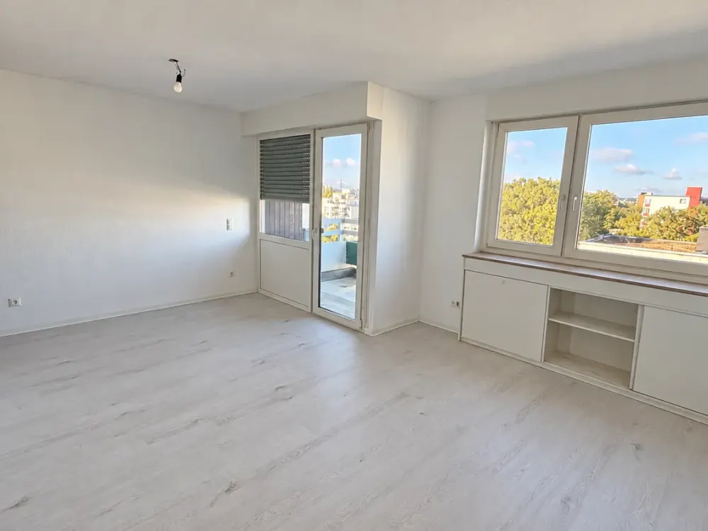Freshly Renovated Apartment with New Kitchen, New Shower Bathroom and West Balcony