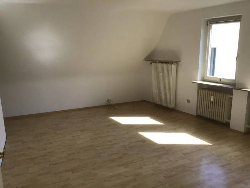 Geräumige 1-Zimmerwohnung in der Altstadt - Direkt beim Neuen Museum