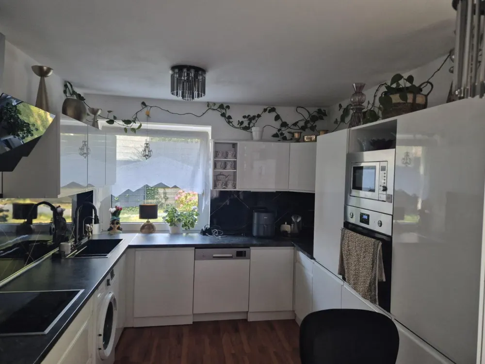6-Zimmer-Maisonette-Wohnung mit Garten,Garage und EBK !