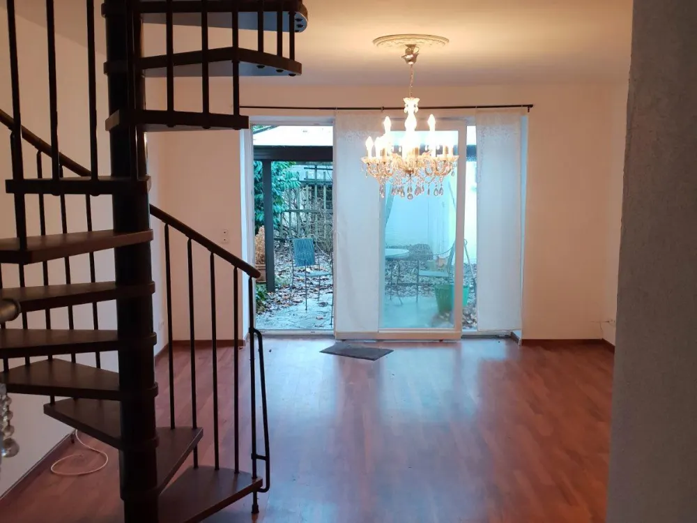 6-Zimmer-Maisonette-Wohnung mit Garten,Garage und EBK !
