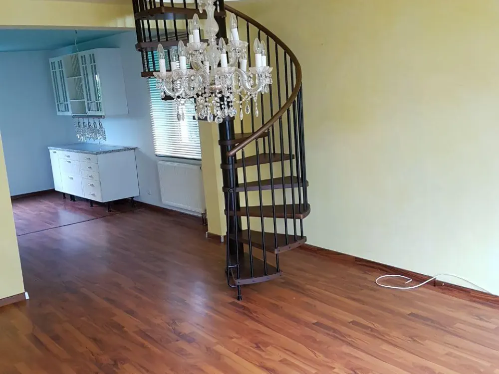 6-Zimmer-Maisonette-Wohnung mit Garten,Garage und EBK !