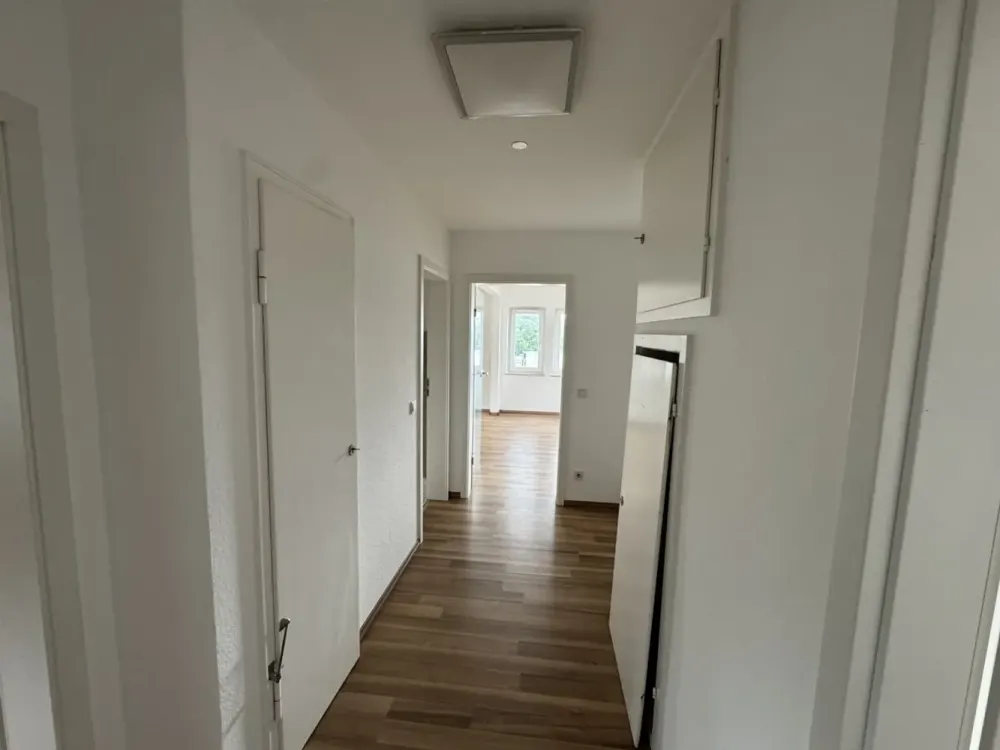 Bergisch Gladbach-Paffrath: 3-Zimmer-Dachgeschosswohnung mit Gartennutzung und Garage