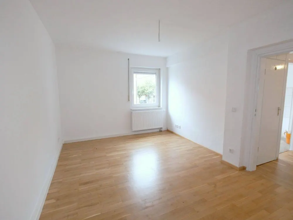 Wohnen in der Altstadt: Neu renovierte kleine 3 Zi. Whg. / Wohnung mieten