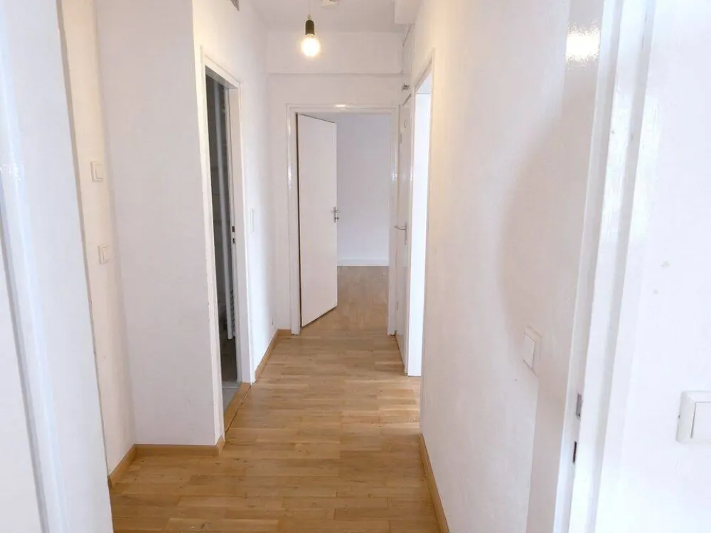 Wohnen in der Altstadt: Neu renovierte kleine 3 Zi. Whg. / Wohnung mieten
