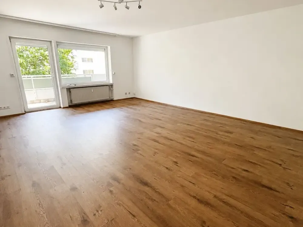 Großzügige 3-Zimmer-Wohnung mit neuem Bad, Balkon & Tiefgarage in Neu-Isenburg