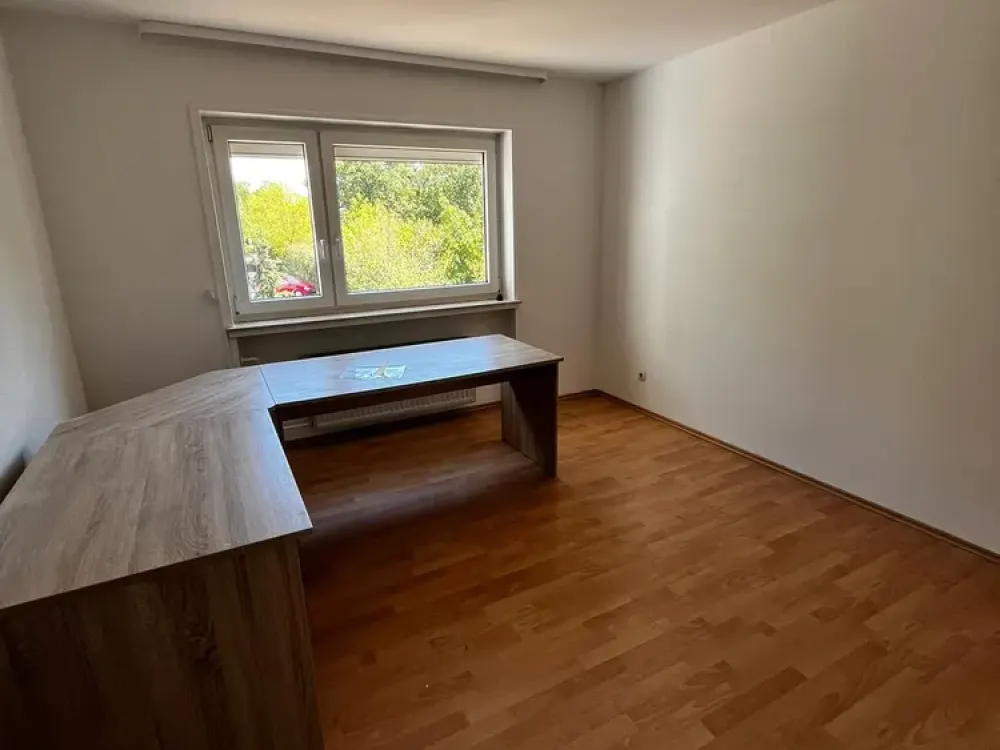 Großzügige 3-Zimmer-Wohnung mit neuem Bad, Balkon & Tiefgarage in Neu-Isenburg