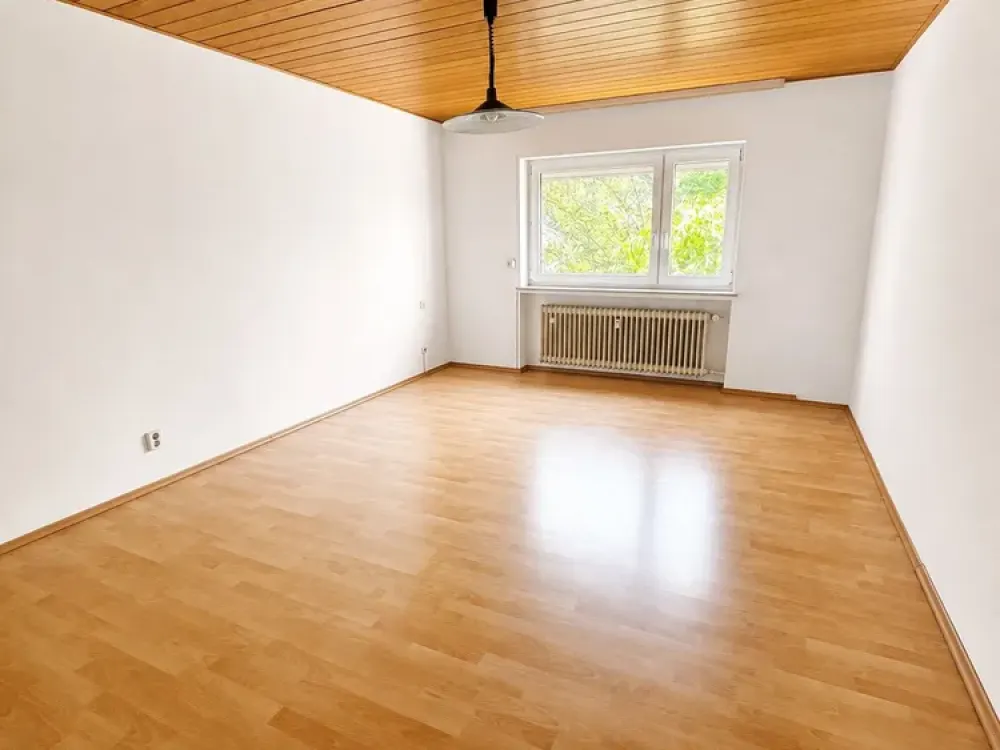 Großzügige 3-Zimmer-Wohnung mit neuem Bad, Balkon & Tiefgarage in Neu-Isenburg
