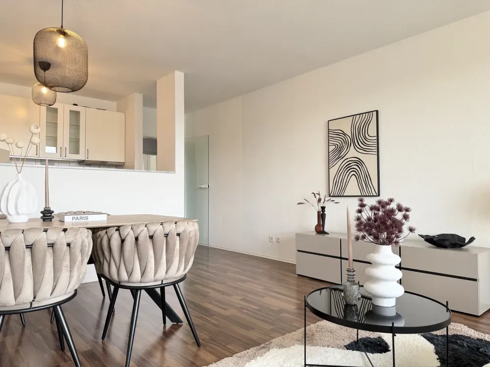 Beautiful 3-Room Apartment with Fitted Kitchen Near University for Rent