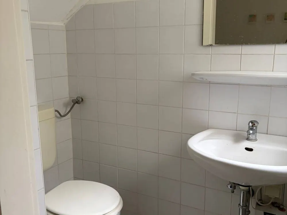 WG-Zimmer im tagesbelichteten Souterrain/teilmöbliert/Nur Frauen!!!