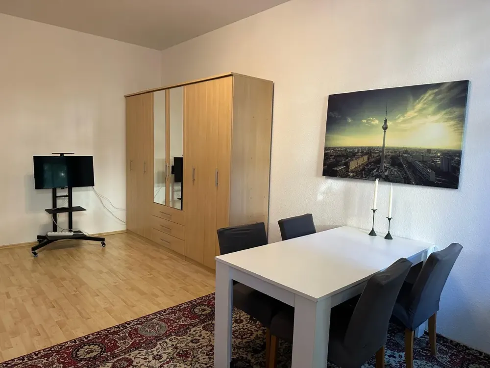 Möblierte 1-Zimmer-Wohnung mit Balkon in Berlin-Karlshorst