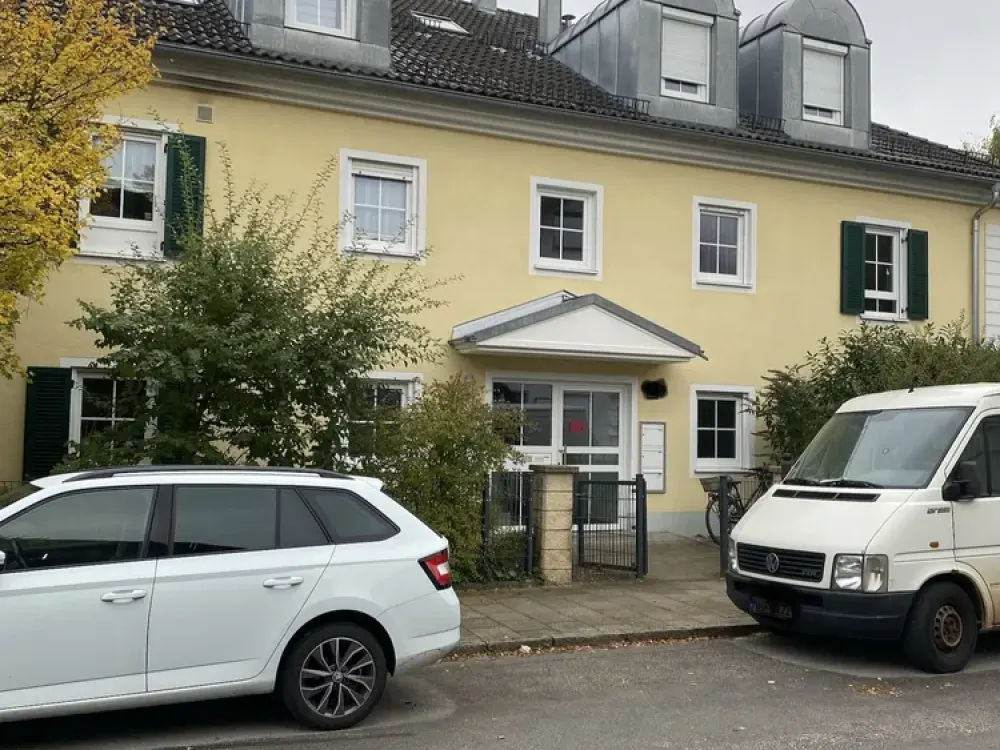 *mit Möbelablöse* moderne zwei Zimmer-DG in Großhadern | Balkon | TG-Platz | Komplettausstattung