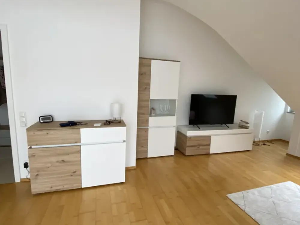 *mit Möbelablöse* moderne zwei Zimmer-DG in Großhadern | Balkon | TG-Platz | Komplettausstattung