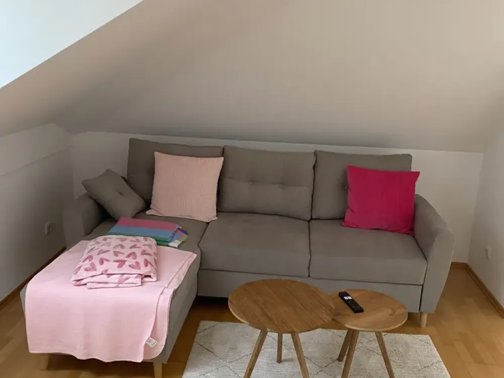 *mit Möbelablöse* moderne zwei Zimmer-DG in Großhadern | Balkon | TG-Platz | Komplettausstattung