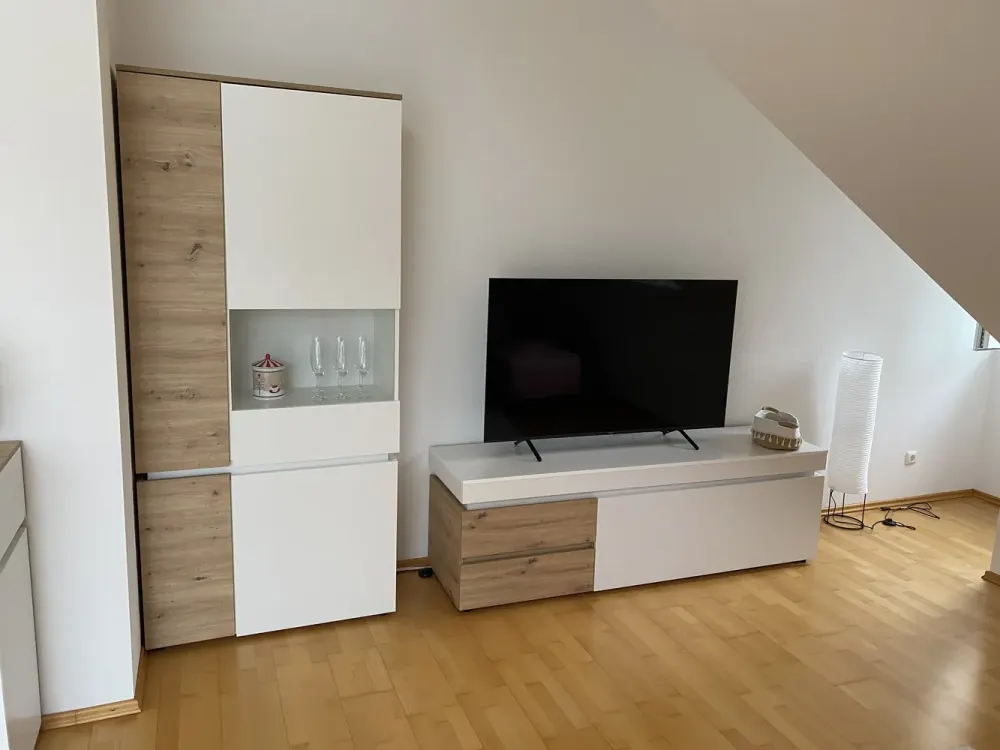 *mit Möbelablöse* moderne zwei Zimmer-DG in Großhadern | Balkon | TG-Platz | Komplettausstattung