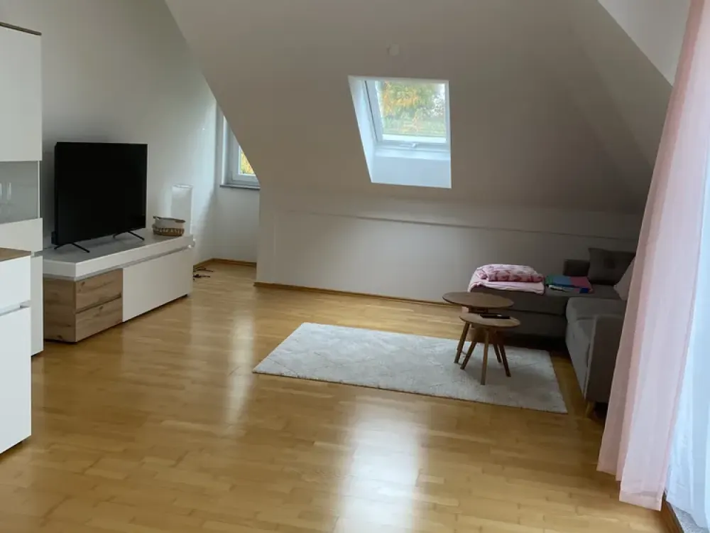 *mit Möbelablöse* moderne zwei Zimmer-DG in Großhadern | Balkon | TG-Platz | Komplettausstattung