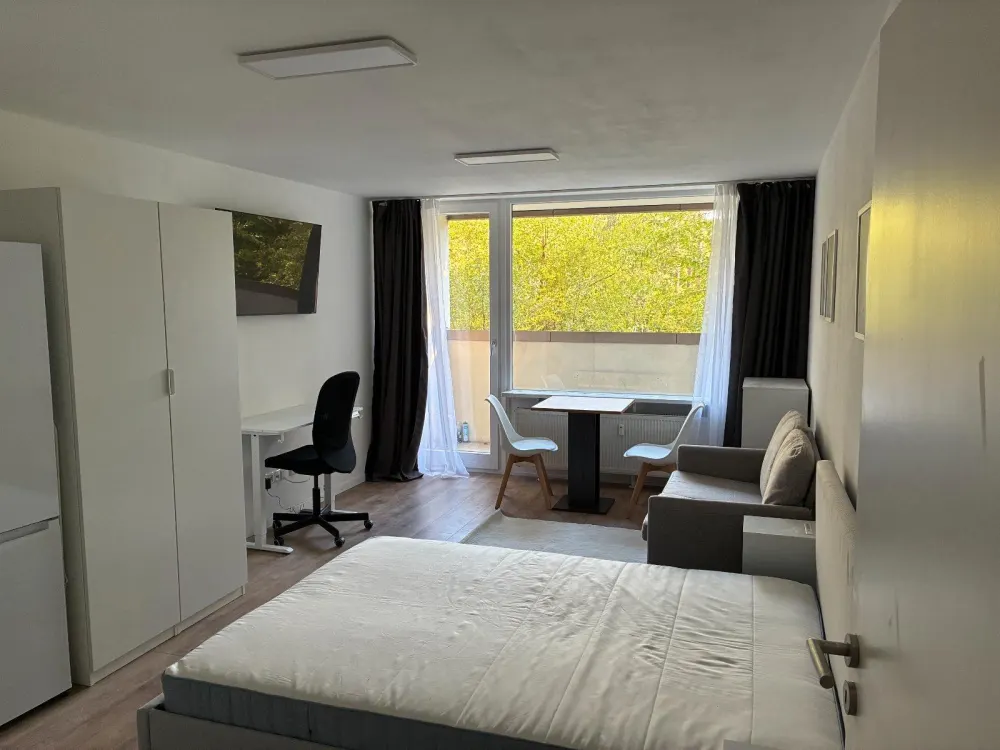 33sqm, fitted kitchen, balcony, parking space, renovated & fully furnished from 01.10.