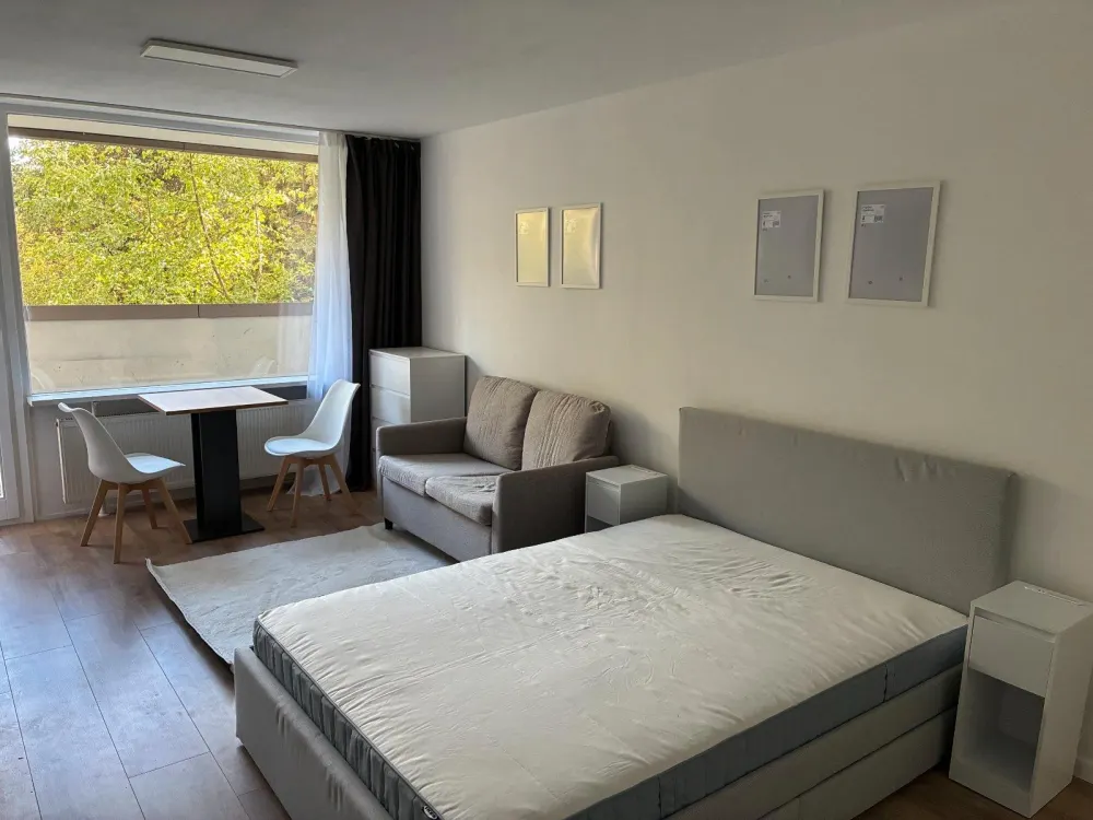 33sqm, fitted kitchen, balcony, parking space, renovated & fully furnished from 01.10.