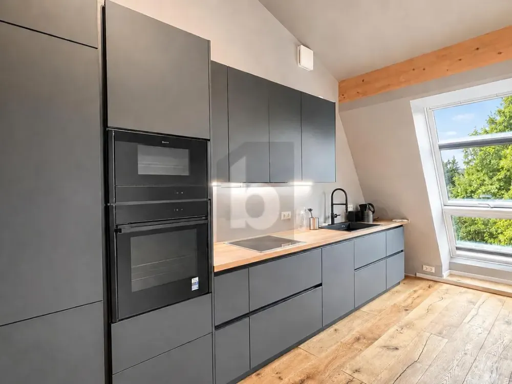 MODERNE ELEGANZ AUF RUHE TRIFFT