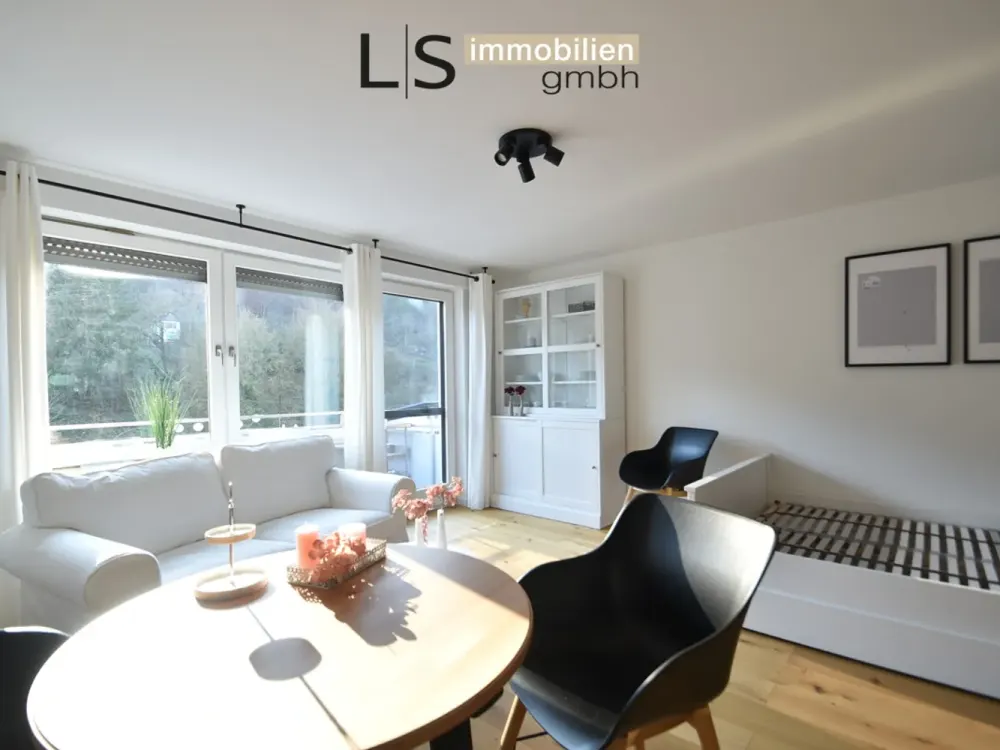 *Exklusives Apartment - vollständig möbliert, mit Balkon & Stellplatz!*