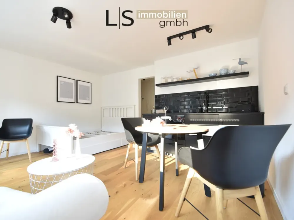 *Exklusives Apartment - vollständig möbliert, mit Balkon & Stellplatz!*