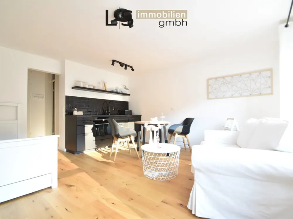 *Exklusives Apartment - vollständig möbliert, mit Balkon & Stellplatz!*