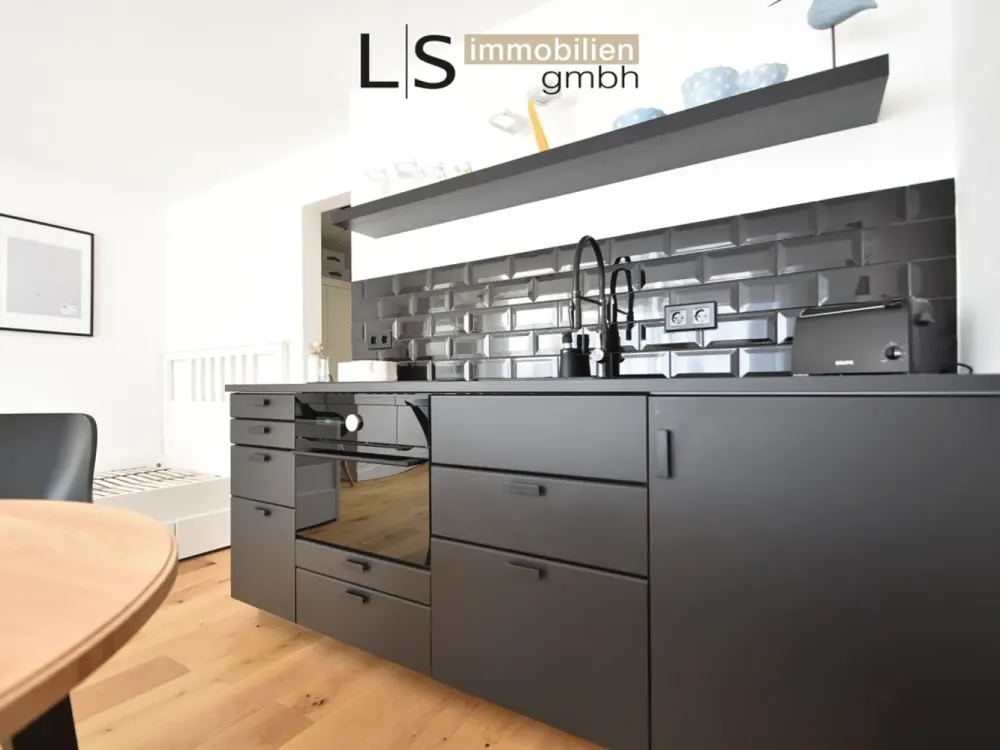 *Exklusives Apartment - vollständig möbliert, mit Balkon & Stellplatz!*