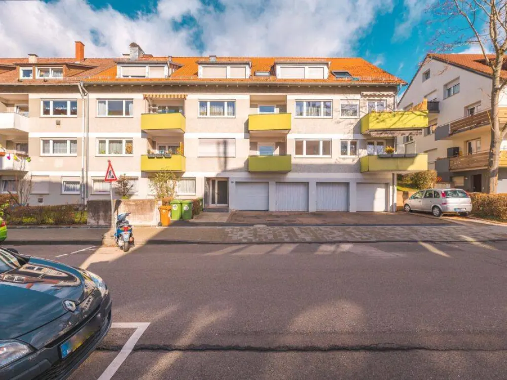 Helle 3,5 ZKB Wohnung mit EBK, 2 Balkonen, Garage + Stellplatz in ruhiger zentraler Lage