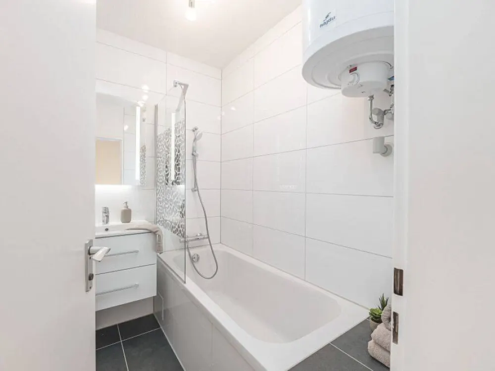 Helle 3,5 ZKB Wohnung mit EBK, 2 Balkonen, Garage + Stellplatz in ruhiger zentraler Lage