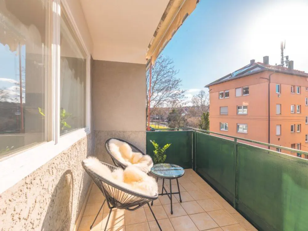 Helle 3,5 ZKB Wohnung mit EBK, 2 Balkonen, Garage + Stellplatz in ruhiger zentraler Lage