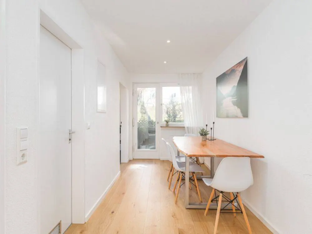 Helle 3,5 ZKB Wohnung mit EBK, 2 Balkonen, Garage + Stellplatz in ruhiger zentraler Lage