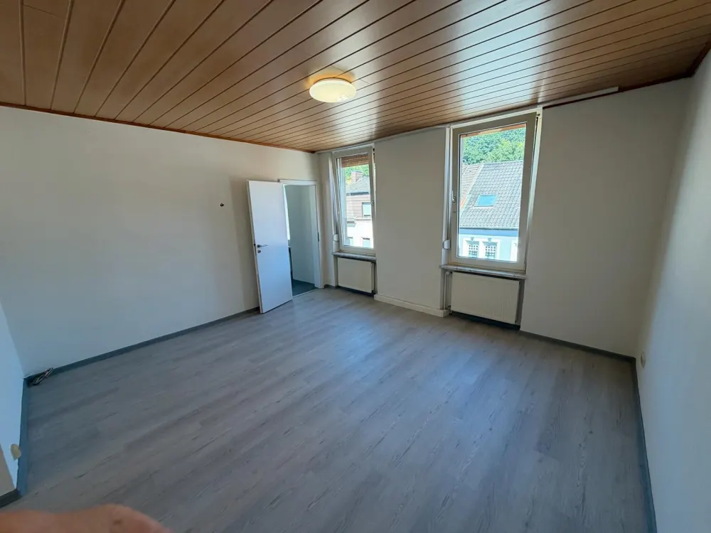 Frisch renovierte 2-Zi-Wohnung inkl Singleküche sofort bezugsfrei