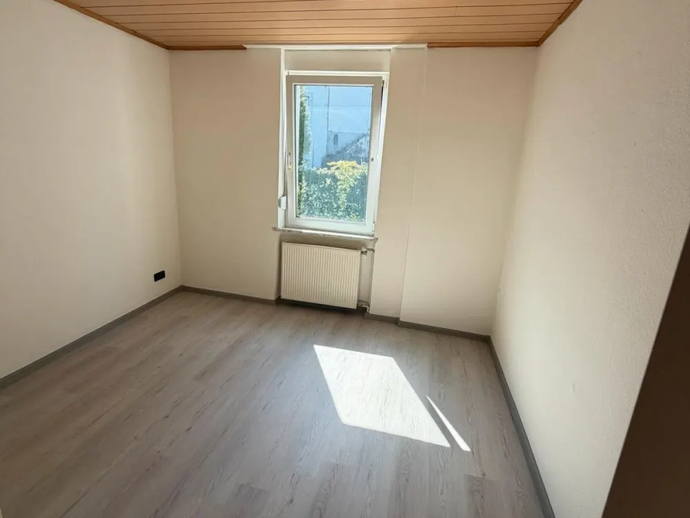 Frisch renovierte 2-Zi-Wohnung inkl Singleküche sofort bezugsfrei