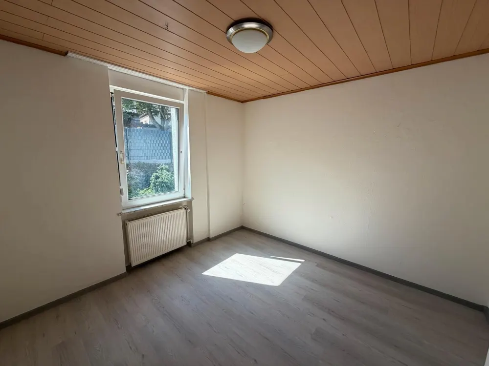 Frisch renovierte 2-Zi-Wohnung inkl Singleküche sofort bezugsfrei