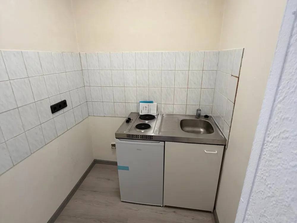 Frisch renovierte 2-Zi-Wohnung inkl Singleküche sofort bezugsfrei