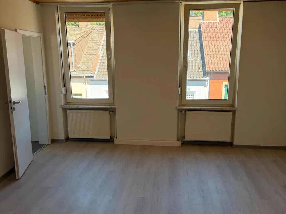 Frisch renovierte 2-Zi-Wohnung inkl Singleküche sofort bezugsfrei
