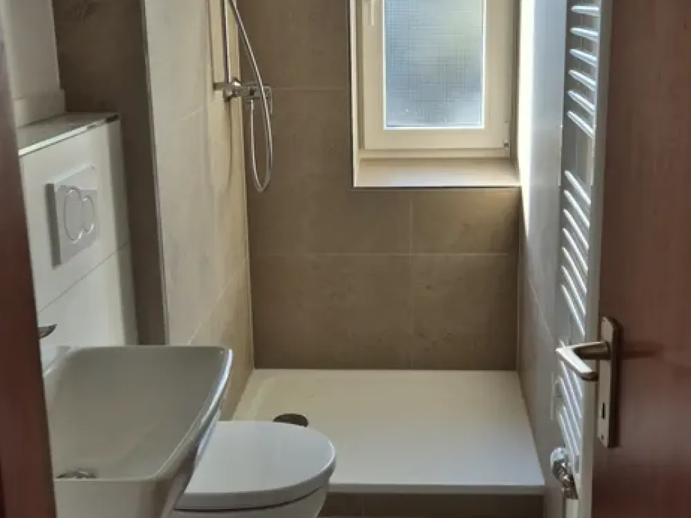 Helle 2 Zimmer Wohnung mit Einbauküche mitten in Merheim