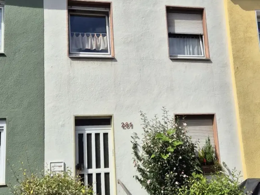 Helle 2 Zimmer Wohnung mit Einbauküche mitten in Merheim