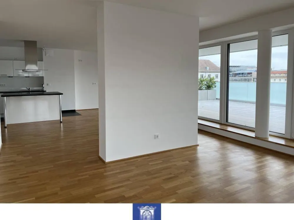 Stilvolle Wohnung mit viel Platz, zwei Bädern und umlaufender Terrasse!