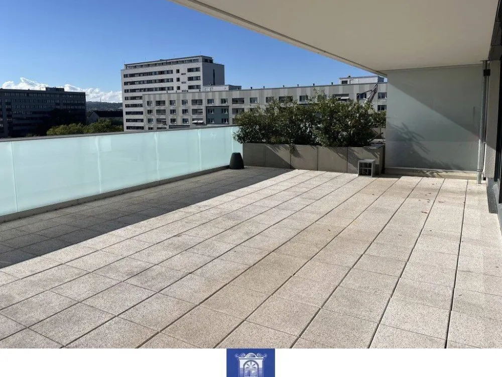 Stilvolle Wohnung mit viel Platz, zwei Bädern und umlaufender Terrasse!