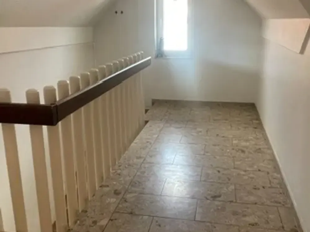 Helle Dachgeschosswohnung mit großzügigem Abstellraum im 2. Obergeschoss (DG)
