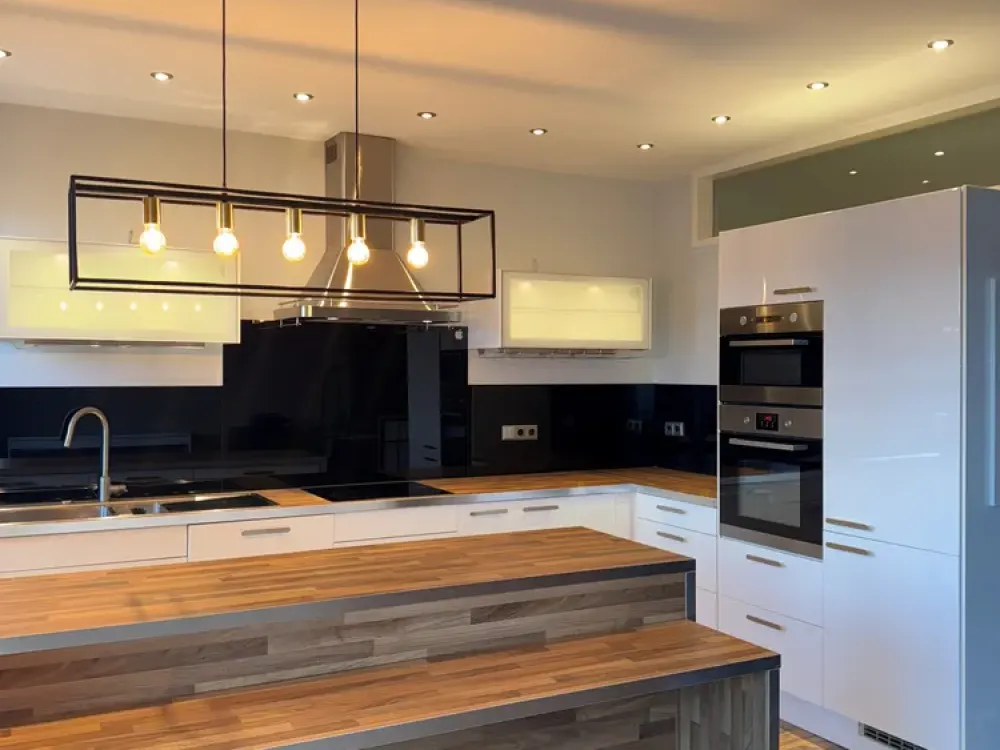 Elegant 3-Room Apartment with Balcony on the 4th Floor in Saarbrücken