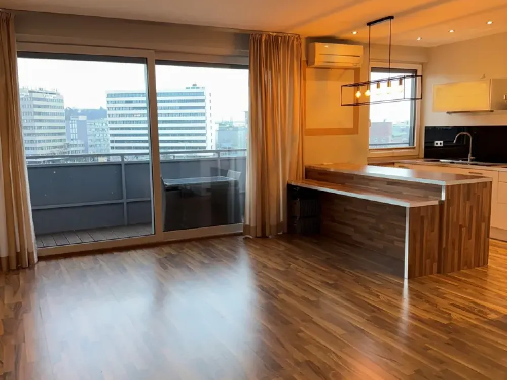 Elegant 3-Room Apartment with Balcony on the 4th Floor in Saarbrücken