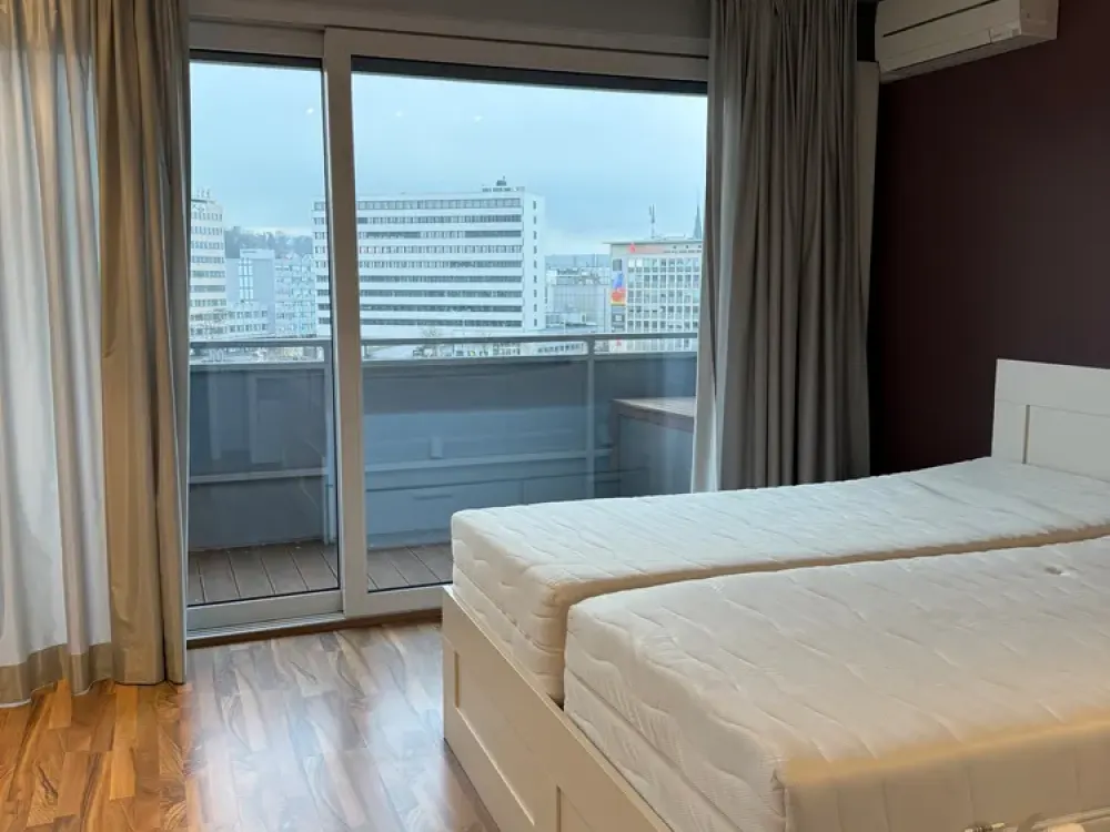 Elegant 3-Room Apartment with Balcony on the 4th Floor in Saarbrücken